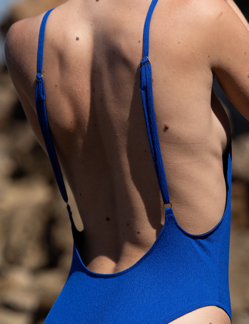 Maillot de bain de couleur bleu klein fabriqué en France