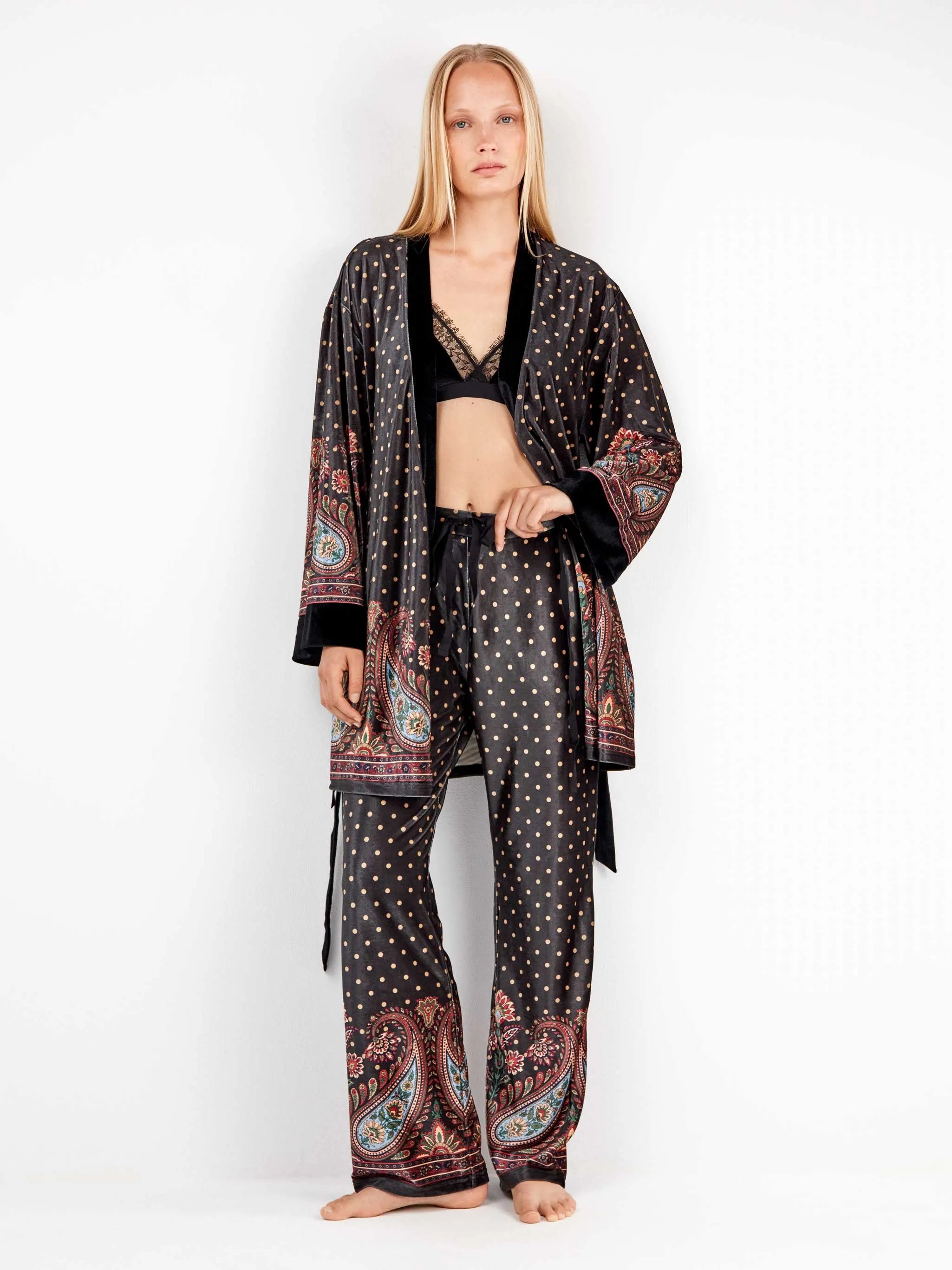 bata-tipo-kimono-terciopelo1753436733184446347.webp