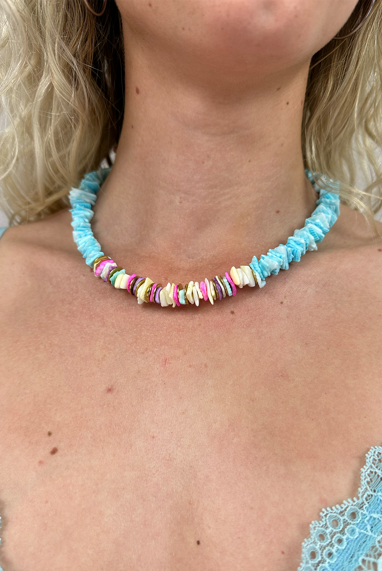Collier en coquille bleu