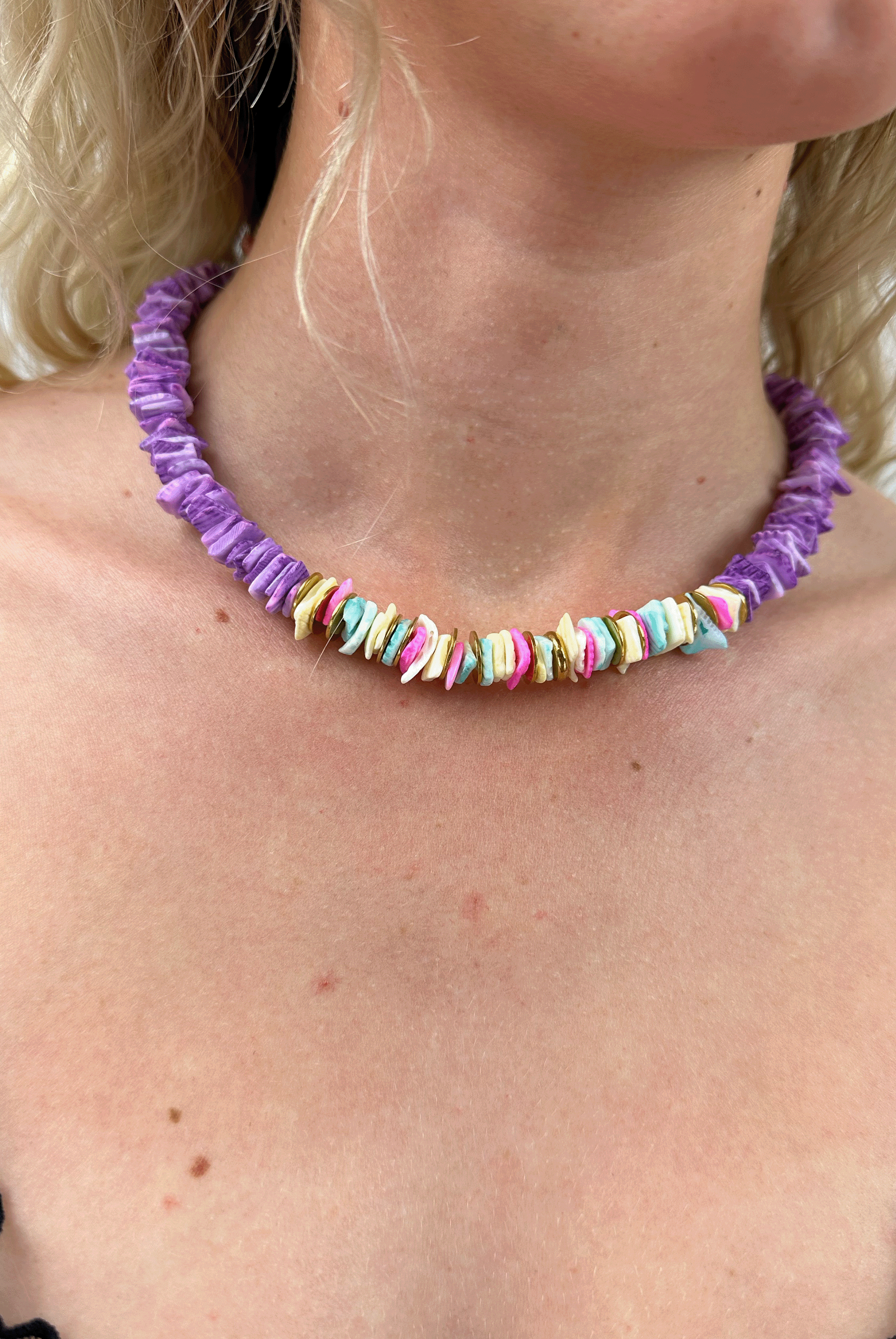 Collier en coquille violet